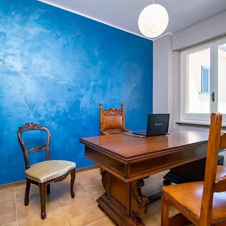 Appartamento Downtown - Private Parking, Wi-fi, And Courtyard
