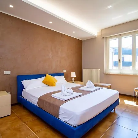 Downtown - Private Parking, Wi-fi, And Courtyard Appartamento
