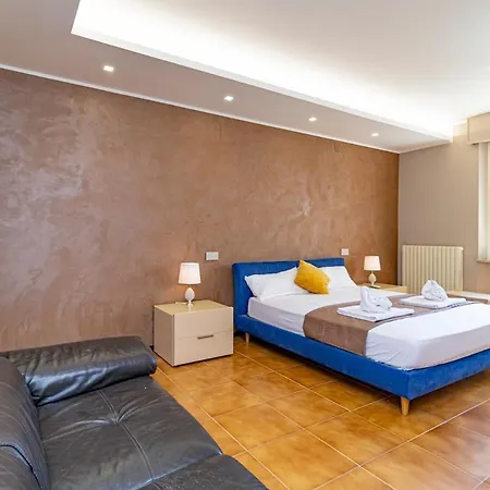 Downtown - Private Parking, Wi-fi, And Courtyard Appartement Civitanova Marche