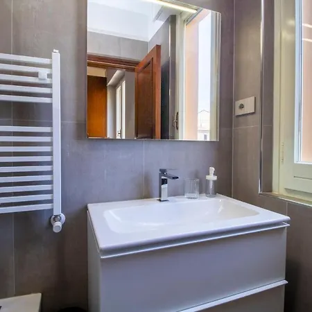 Downtown - Private Parking, Wi-fi, And Courtyard *
