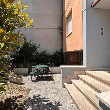 Downtown - Private Parking, Wi-fi, And Courtyard Appartement
