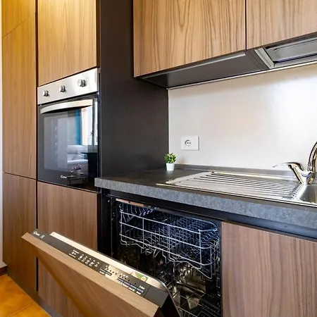 Appartamento Downtown - Private Parking, Wi-fi, And Courtyard *